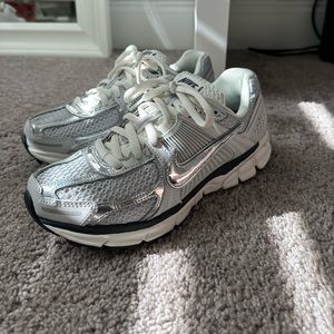 Nike women’s zoom vomero 5